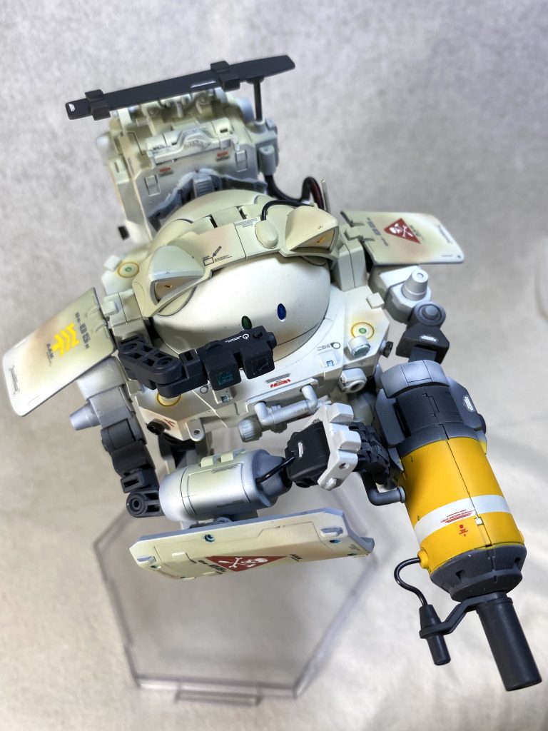 アサルトモード! レーザーカノンのハンドルをパワーマニピュレーターて掴んで固定、何処かで観た様な照準器を展開。レーザーカノンアームを固定する事で大出力レーザーを高精度で射撃可能に。