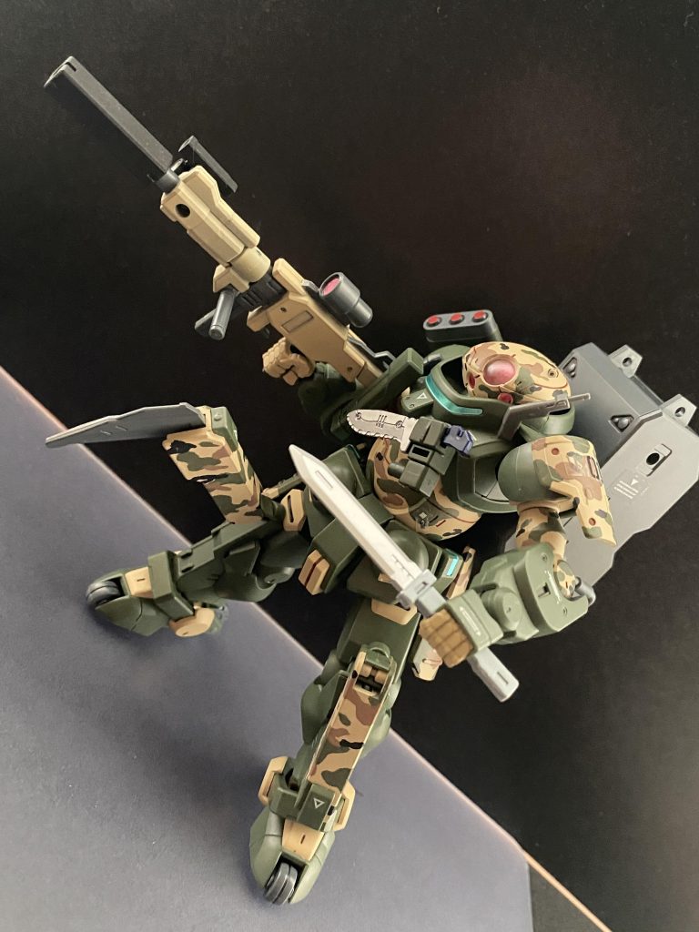 脚部クロー、ヒートナイフ、胸部のナイフは電磁式であり、関節部を狙って使用される。マシンガンの銃口にはサプレッサーを装備、サイレントミッションに対応。