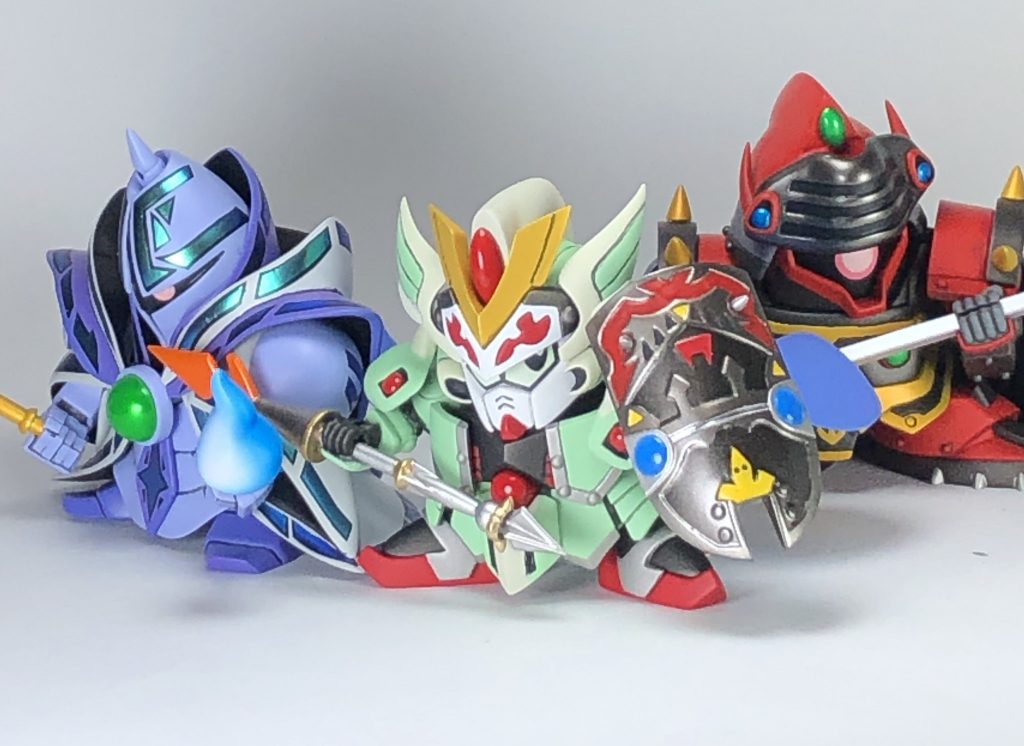 キット化してない三人で記念撮影写真だとわかりづらいですがボスキャラはガンダムより一回り大きくてちょうどいいです。