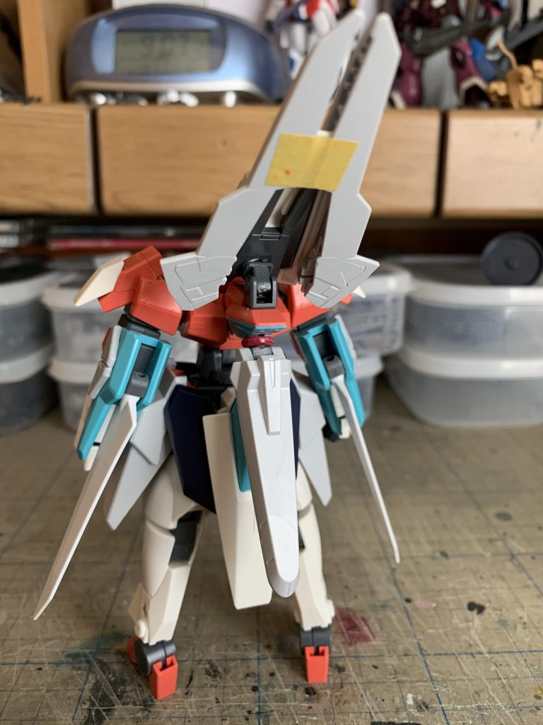 クランシェをベースにTR-5フライルーのパーツなどでデコレートしていきます。背面のパーツは稼働する様にしています。手持ち武装は一切ございません。