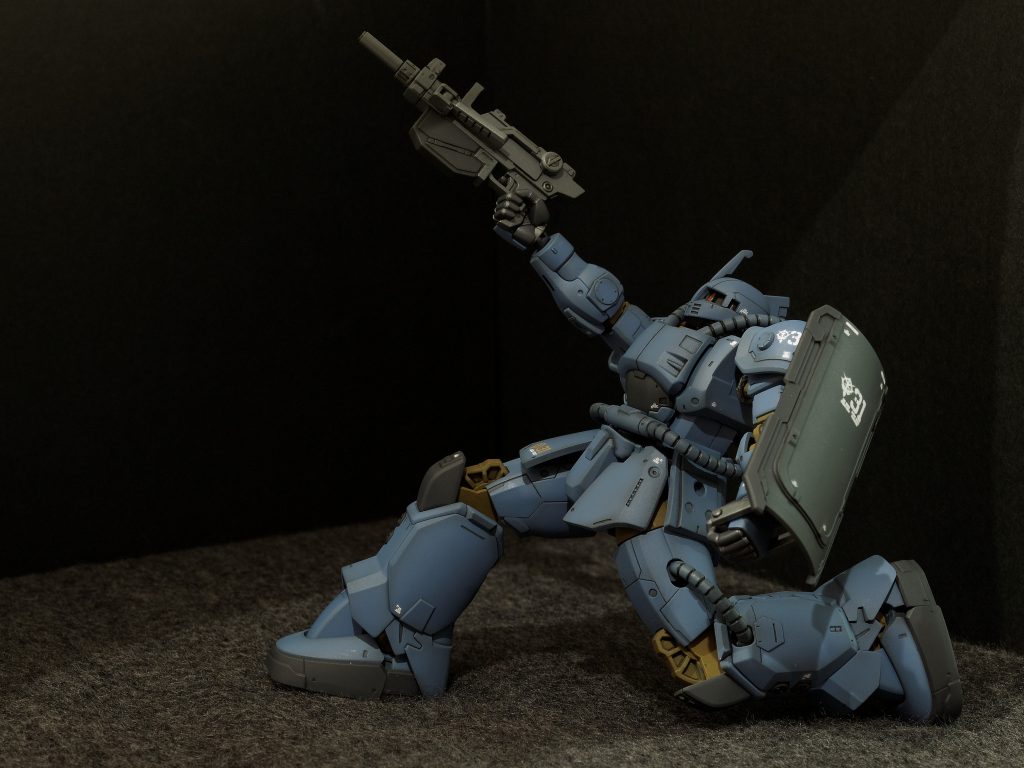 間接の可動域が広いので、こんなポーズも可能です。