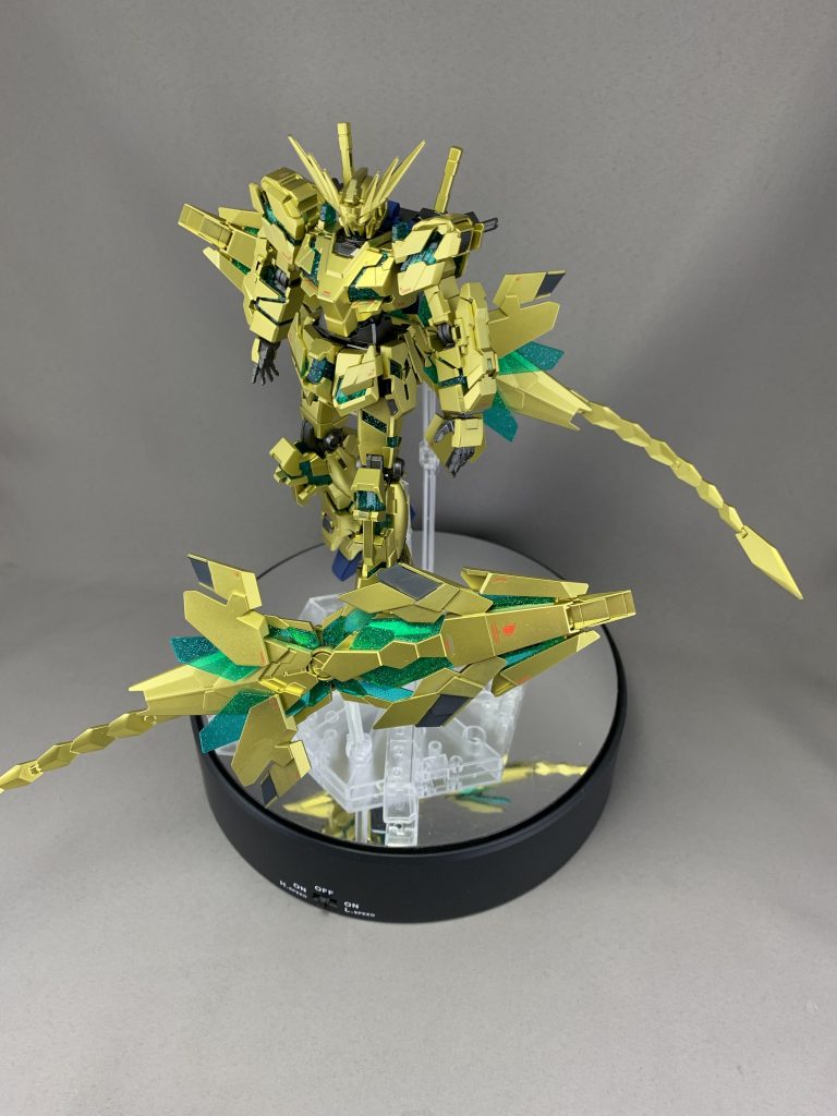 俯瞰上からのアングルで見ると本体の金色が反射してより綺麗に映るかと思われます😁