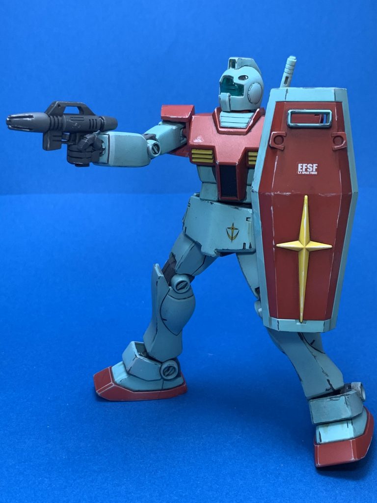 適当にポージング。可動域の改造とかは一切してないので、あまり動きません💦