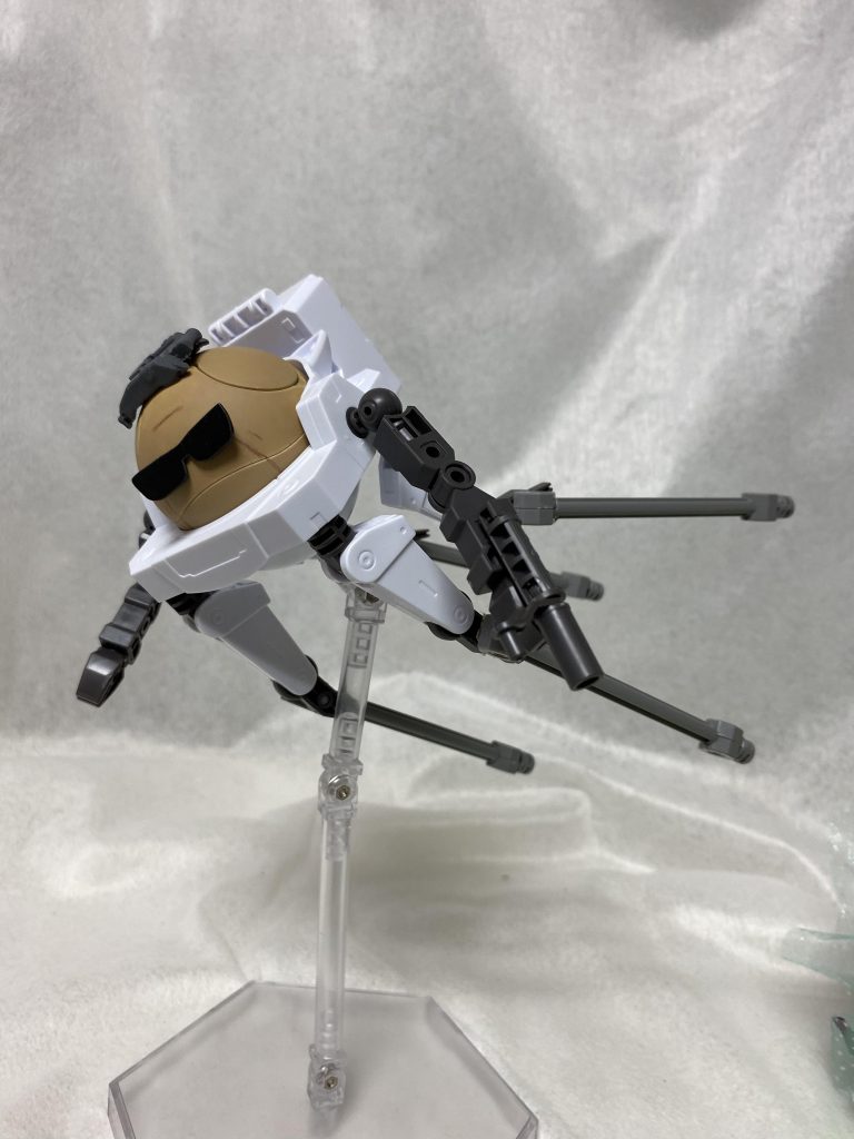 完成に至る道のりを。パチ組みから30分、重機動メカでした。パイロットはモビルハロのジョーンズ。違う意味でかなり濃い。