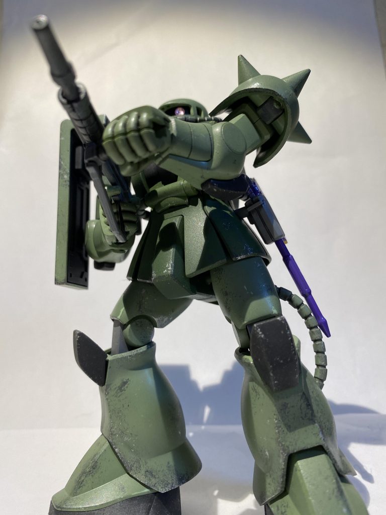 下から。サイド7の人「あっ、ジオンのMSがｯ！」アムロ「こ、コレがザクかッ⁉︎」