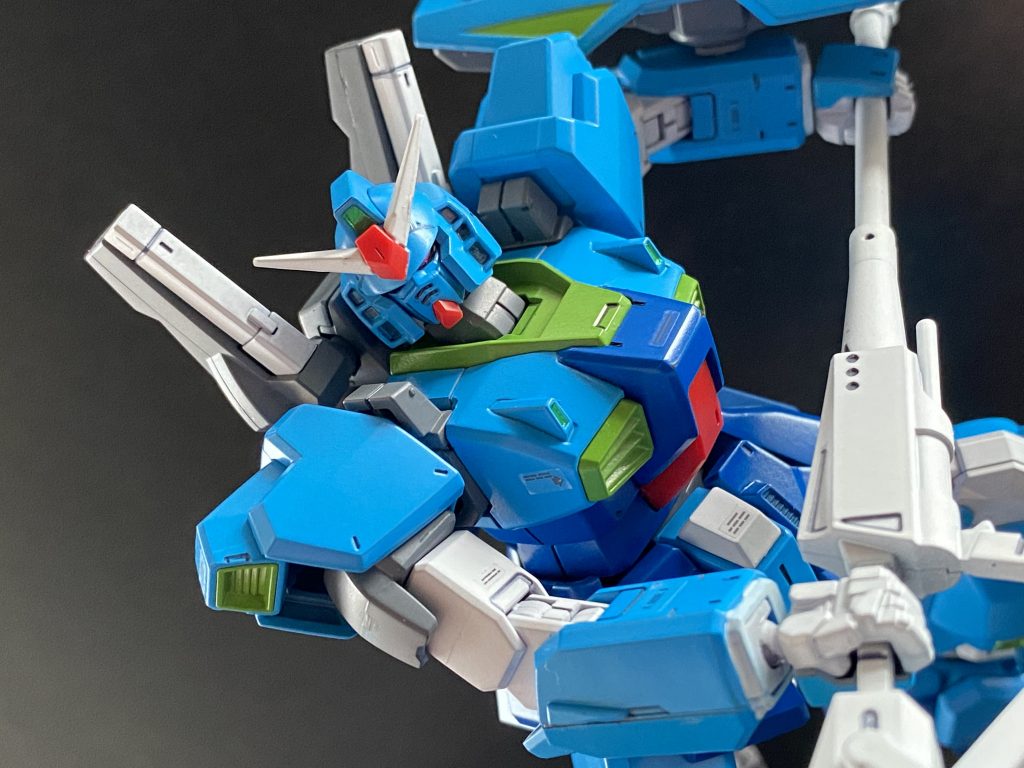 塗装しただけの素組みです。上手く撮る為に、試行錯誤中、自然光だと明るすぎるか…動きのある写真を撮りたかったが、無理でした。