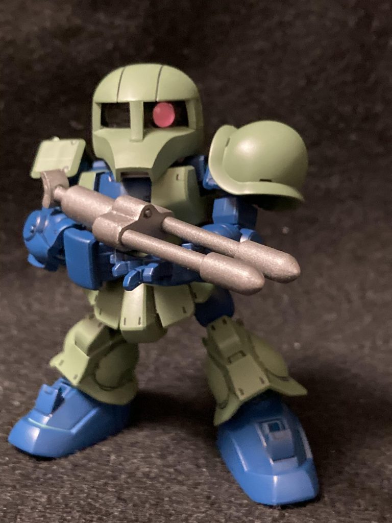 そしてこれがやりたかったガス弾装備！フレーム増長のキットに付属するジム用スプレーガンをベースにプラ材で切った貼ったして作成した簡単装備ですが…旧ザクが出た瞬間やろうと決めていたので大満足です( ´꒳` )以下改造過程を…