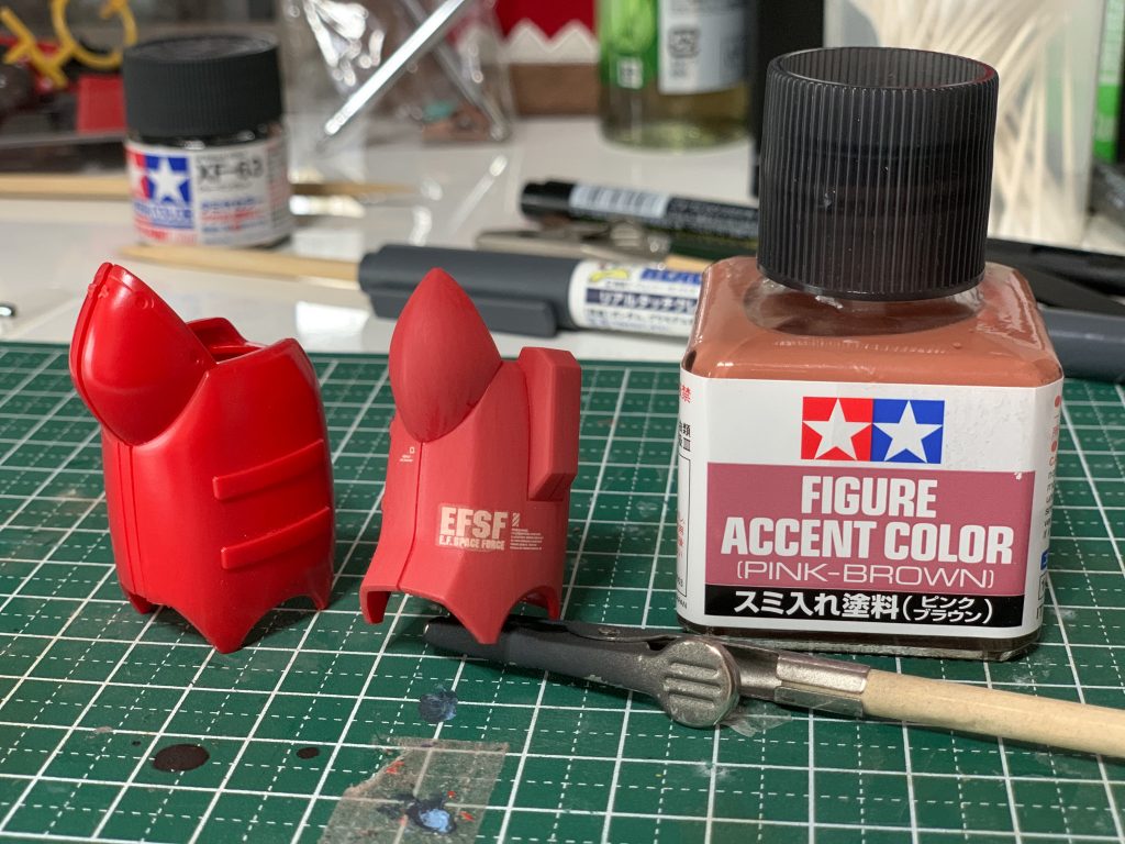 今回は初めての「宇宙汚し」にも挑戦してみました。強力な紫外線による退色はピンクブラウンでフィルタリングして再現してみました。また整備時のオイルなどは一瞬で気化してしまうらしいので、ストレーキングなどはせず油シミのようにぼかしてみました。また色々と勉強になった作品になりました!