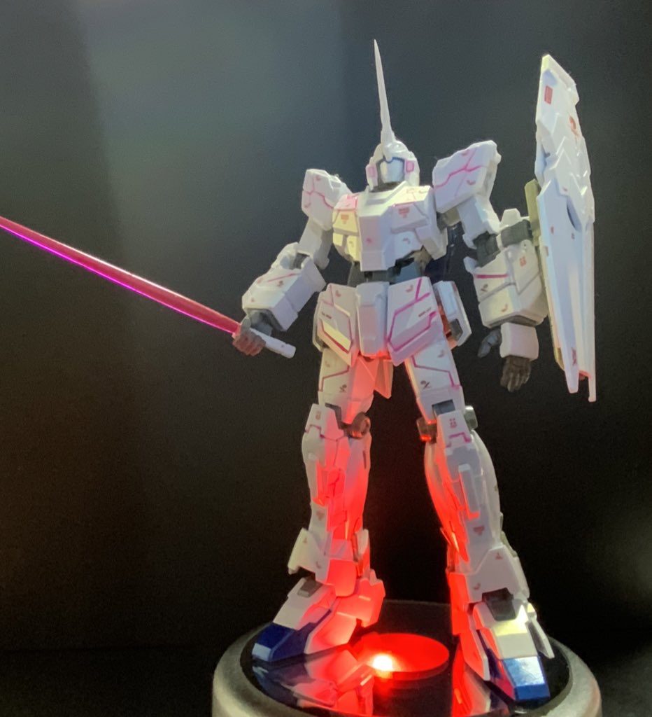 ブラックライトで照らさないとこんな感じです