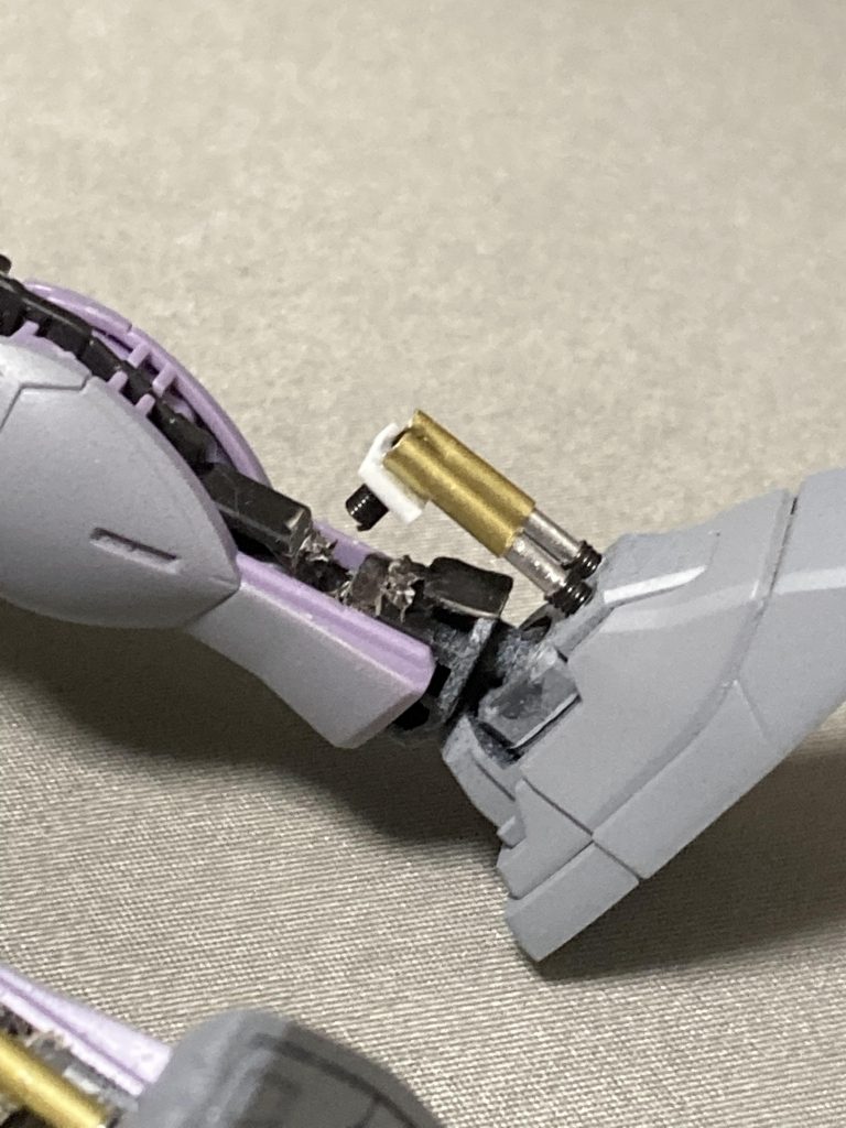 2mmパイプと1.5mmアルミ棒ですシリンダー製作。接続は2mmスプリングにして可動できるように。