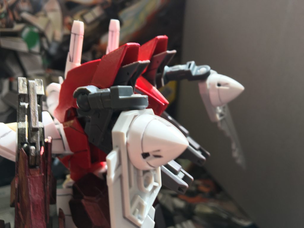 バックパックの改造については、余剰パーツであるGNドライブと一体しているような形となっております。