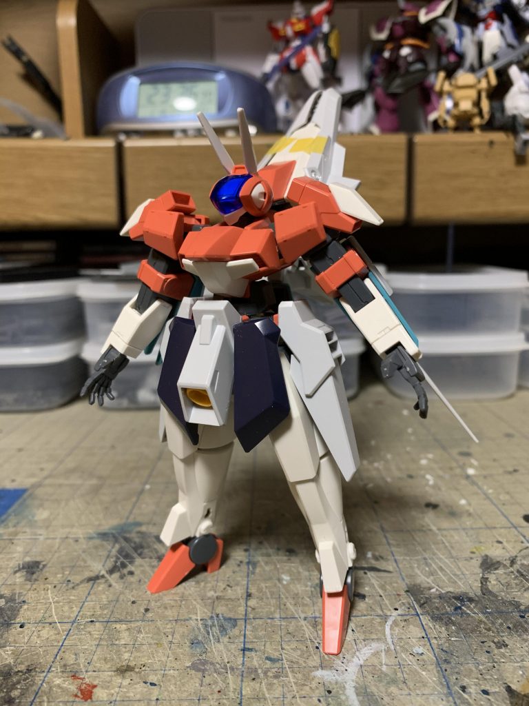 マーチヘア(3月ウサギ)の名前にちなんでうさ耳風にアンテナを立ててみました。塗装はサフ吹きして、いつもの如く筆塗りしております。ご清聴ありがとうございました。