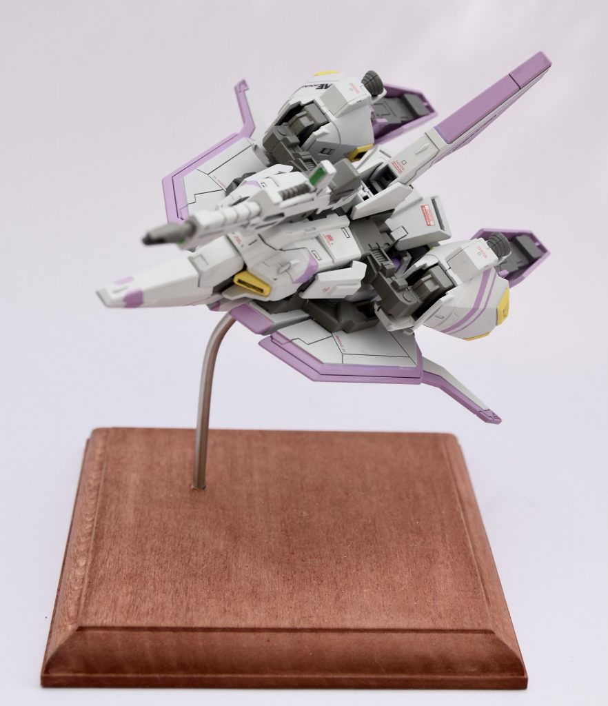 SDの割にウェイブライダー形態はそこまでボテっとせずスタイリッシュなフォルムですね。