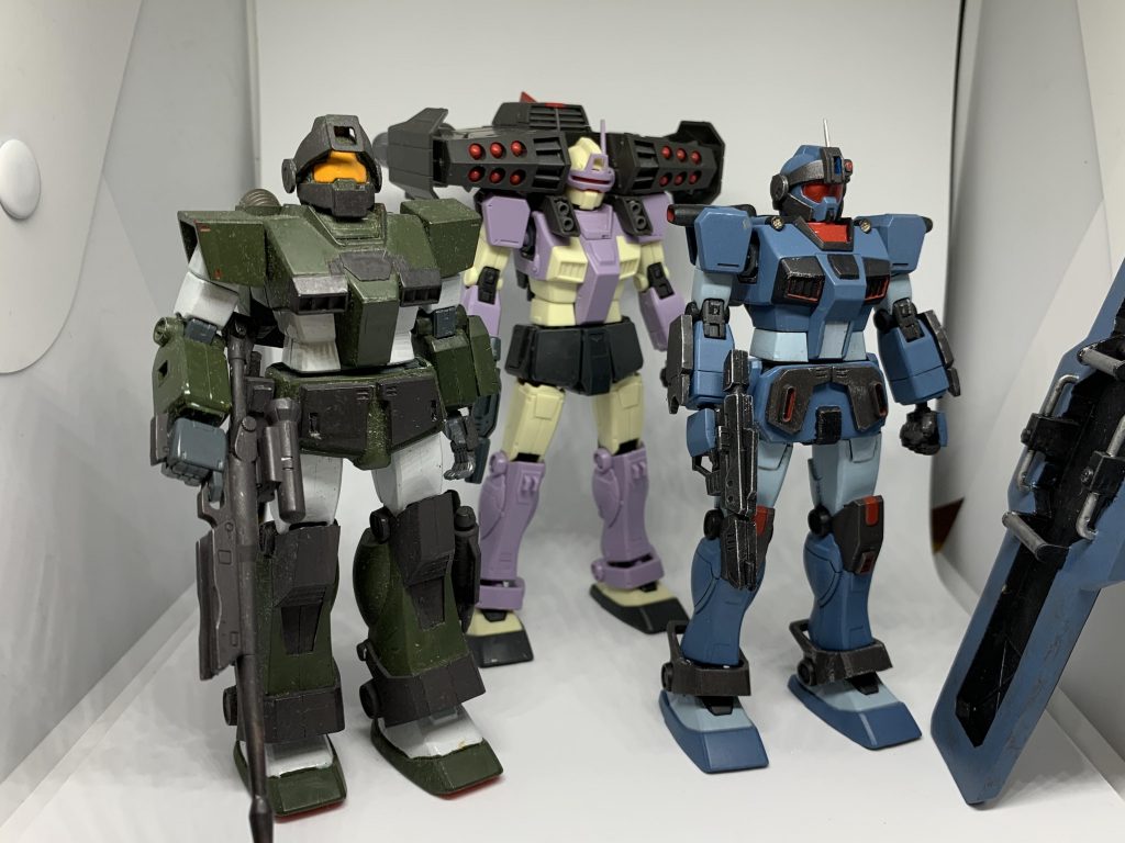 カスタム勢と。似てるようで似てないがまあまあ似ている。