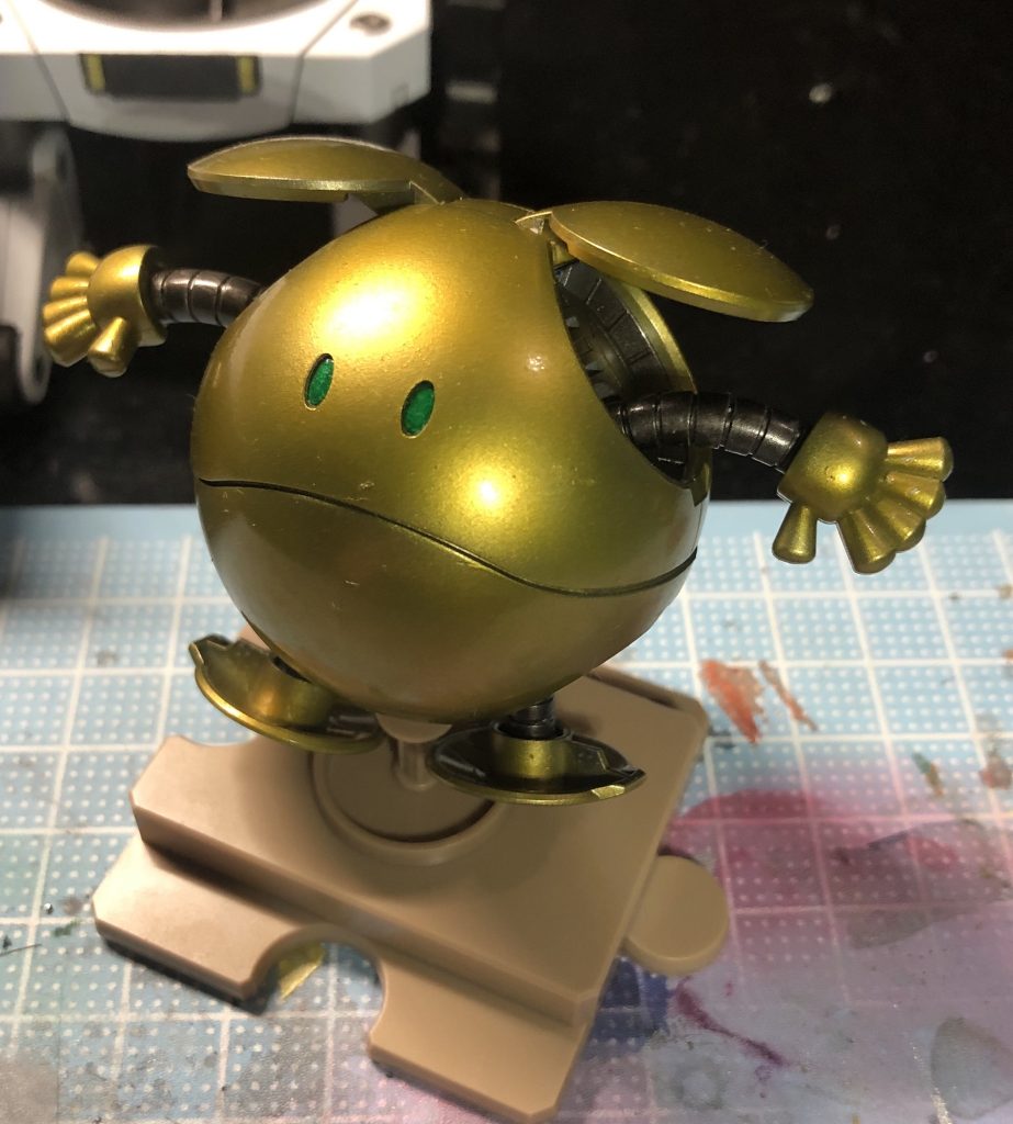 上:制作前に送られてきた見本用のハロの画像下:完成品結構色違うw