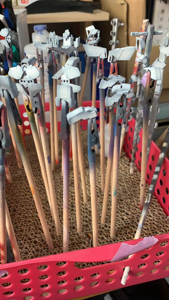 とにかくパーツは小さいので塗装は大変でした。