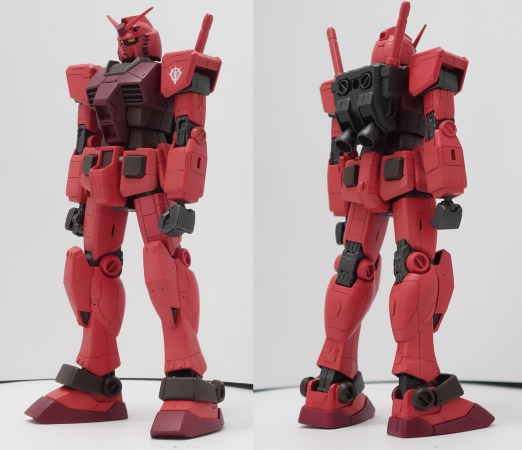 前後の写真です。スジ掘り練習のためにモールドは全部掘りなおしました。深く掘れたので、スミ入れしなくてもくっきりとモールドが見えますね(スミ入れしたのは肩くらい)腿後ろのモールドは合わせ目けしでほとんど消えてしまったのでプラ板で似たものを作り直しました。