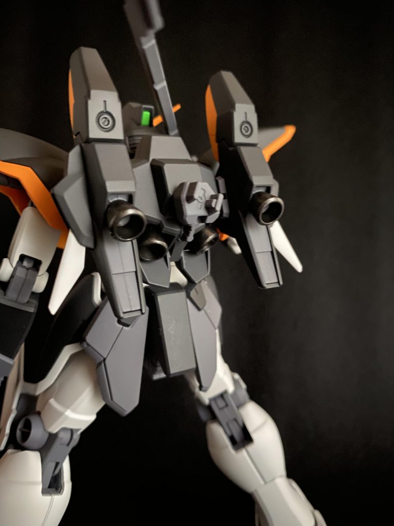 バックパックバーニア部だけ黒鉄色で塗りました。