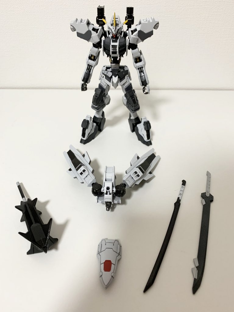 決戦仕様という割には貧相に見えますがナフラの基本戦術的にこの装備が最良だと考えられたようです。射撃武器が装備されなかった理由も含め下記より説明致します。