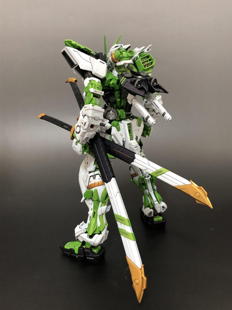 エルザ・ヴァイスを溺愛しており、彼女の指示にはなんでも従う。ダンテ曰く唯一の弱点らしい