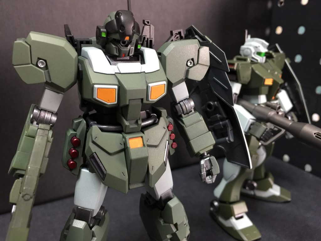 ダークグリーンなジムが2台になりました。ジェスタは 濃緑色(陸上自衛隊)TS91とフィールドグレー TS78ですが、この2色、殆ど見分けつきません(笑)ジム改は NATOグリーン TS61です。少しずつ変化を加えながら、更に緑のジムを量産していこうかと思います。