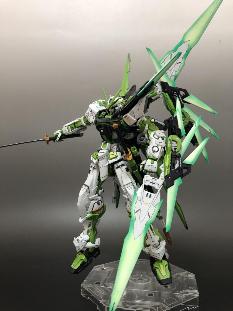 シペール・R・ソードものぐさな彼だがダンテ、エルザ、劾(自分が身内と思う者)が窮地に追いやられた時には戦場に現れる。普段はダンテに眠ったままの獅子と言われている。