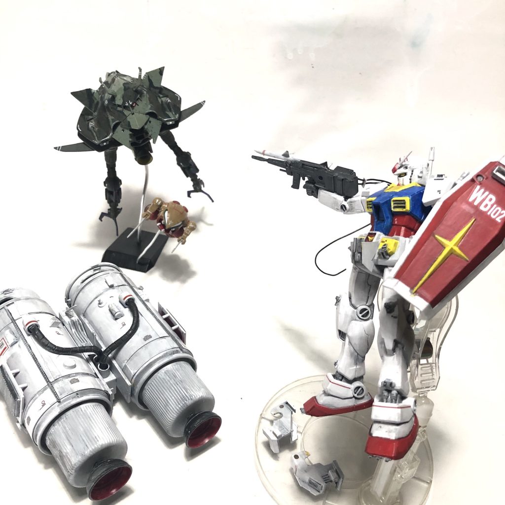 ドズル「ん？下か。対空防御！」スレッガー：「おっ！まだーっ！！」アムロ「中尉！！やったな！！(突撃をするぞ、あせっている証拠だ。どこが心臓だ？）（あそこか!!)