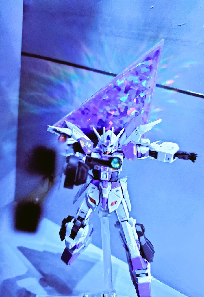 形成されたサイコフィールドは硬質な結晶体となり、坂道グループの象徴である三角形になり、人の想い（エネルギー）を集める機能を持つ。多くのサイリウムカラーの光も集め、放たれる希望の一撃はどんな困難も打破できるだろう、、、、