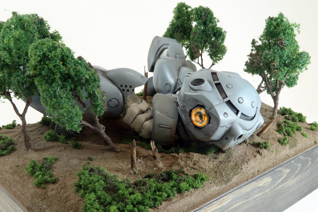 ライバッグ(多分)のズゴックEは成型色にウェザリングカラーで汚したもの。マーキングは劇中確認できる「07」のみで、ビーム・ダガーで切断された腕は切断面を筆で描き込んでそれらしくしています