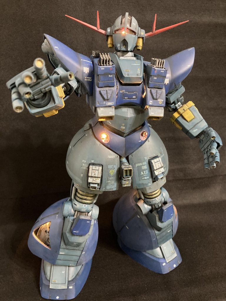 元々スッキリデザインなのでリアル感を出す為、少しウォッシングとウェザリング、小さめデカールを使いました。