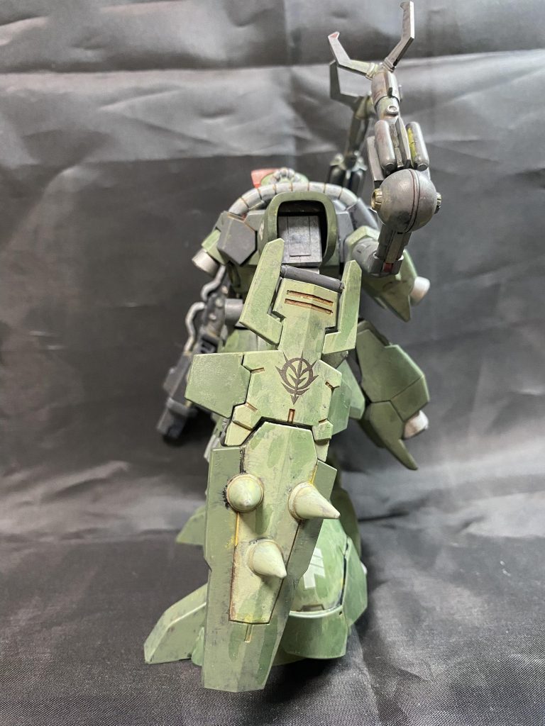 左側より。ガンダムホビーライフにトクワン大尉のデカールを見つけて、１０月6日にトクワン大尉用のアレンジリックドムをアップ出来る様に製作開始。