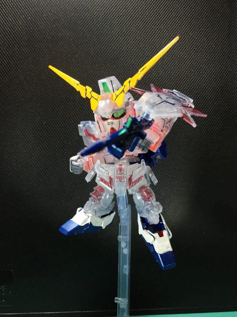 　塗装はすべてガンダムマーカーです。G-3ガンダムと同様、クリアカラーを活かしてサイコフレームは極力パーツ裏から塗装しています。タミヤの極細の面相筆くん、キミのお陰だ。赤＝ロイヤルメタレッド白＝同ニューホワイト黄＝同イエローグレー＝同グレー黒＝同ブラック