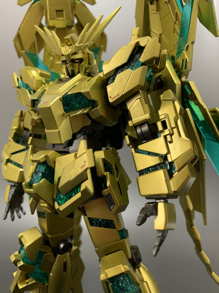 アップで!ほんとにHGユニコーン系はスタイルがめちゃくちゃかっこよく、また、モード固定なのでポロリの心配もありません😆ただ、作られる方は、太もも全面のパーティングラインだけはめちゃくちゃ目立つので、処理した方がいいと思います!