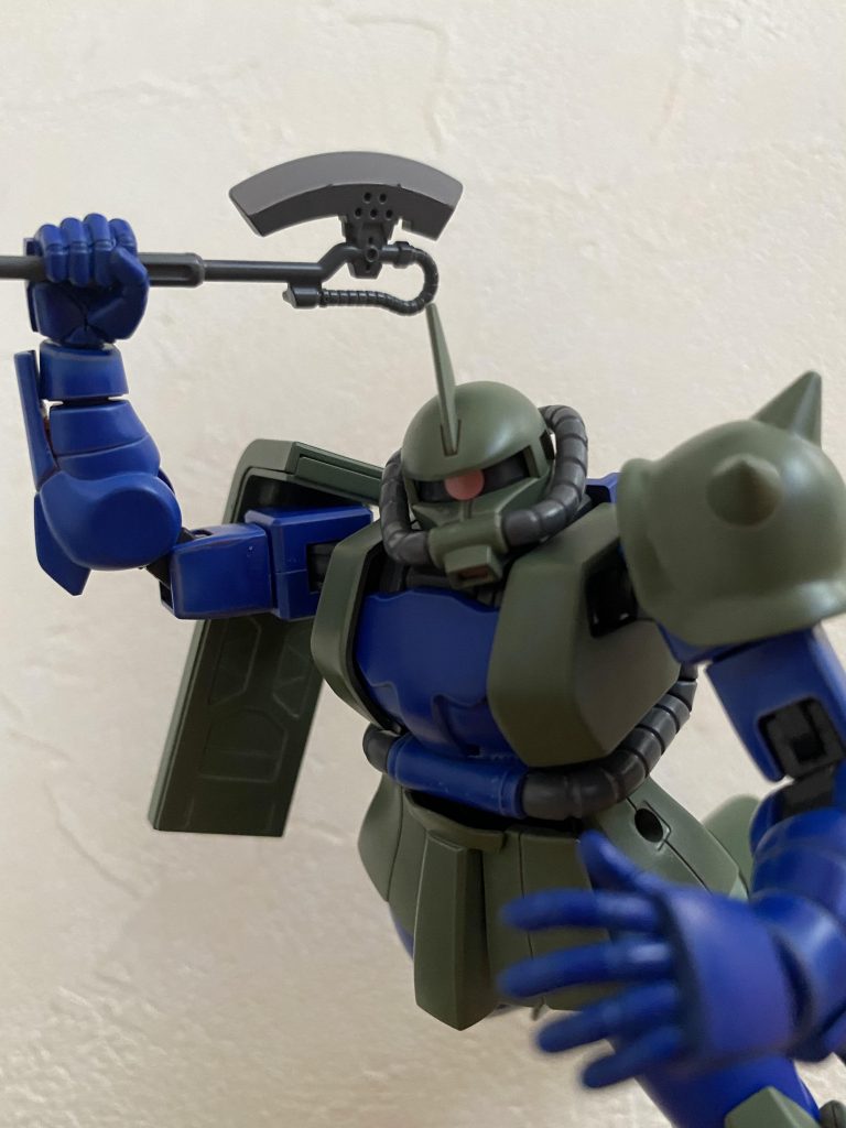 シャア 『ガデム、せめてヒートホークだけでも、持っていろ!』