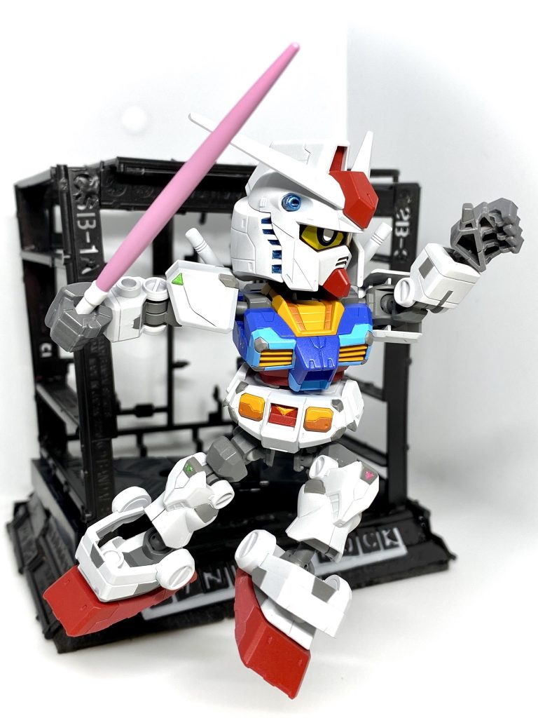 恒例のビームサーベルポージング！ハンドパーツと脚の付け根はSDCSのZガンダム 拡張キットを使ってます