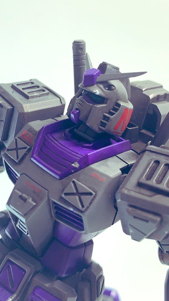 デザインナイフで傷を入れ、銀を入れることでデブリが当たって塗装ハゲした感じを出しました。粗いところも多々ありますが、好きに作ることができました。