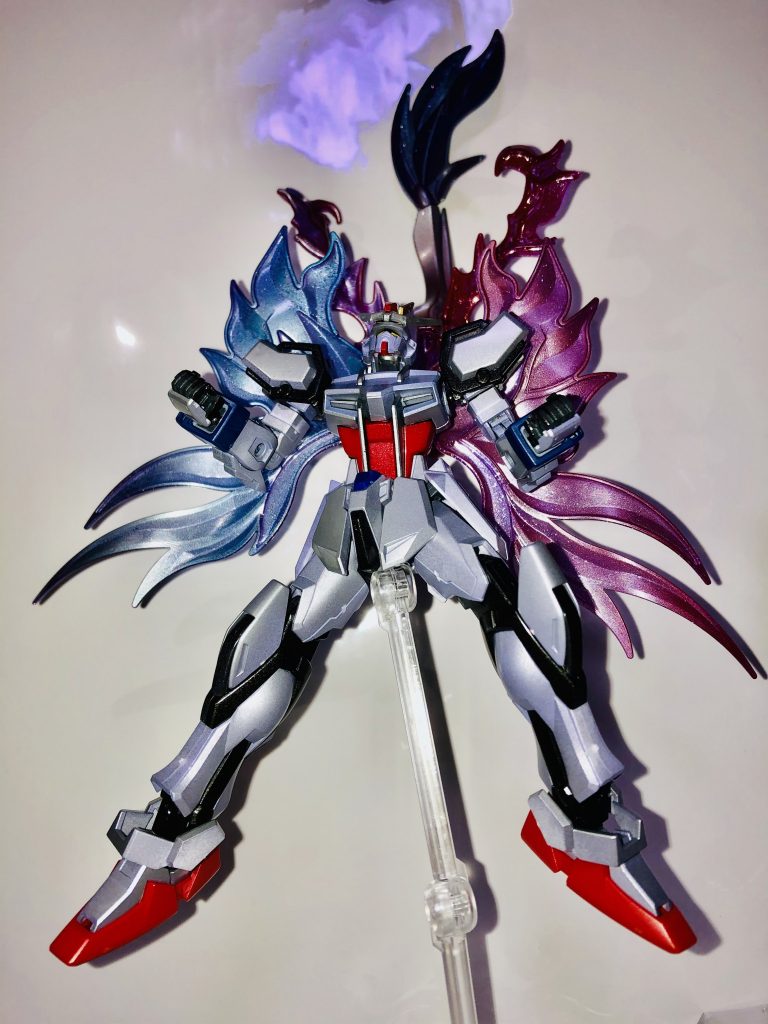 ファントムユニット形成時に放出した闘気をその身に纏う事により、クロスフィストモードへと覚醒する並のMSであれば近づいただけでもその闘気により行動不能となる