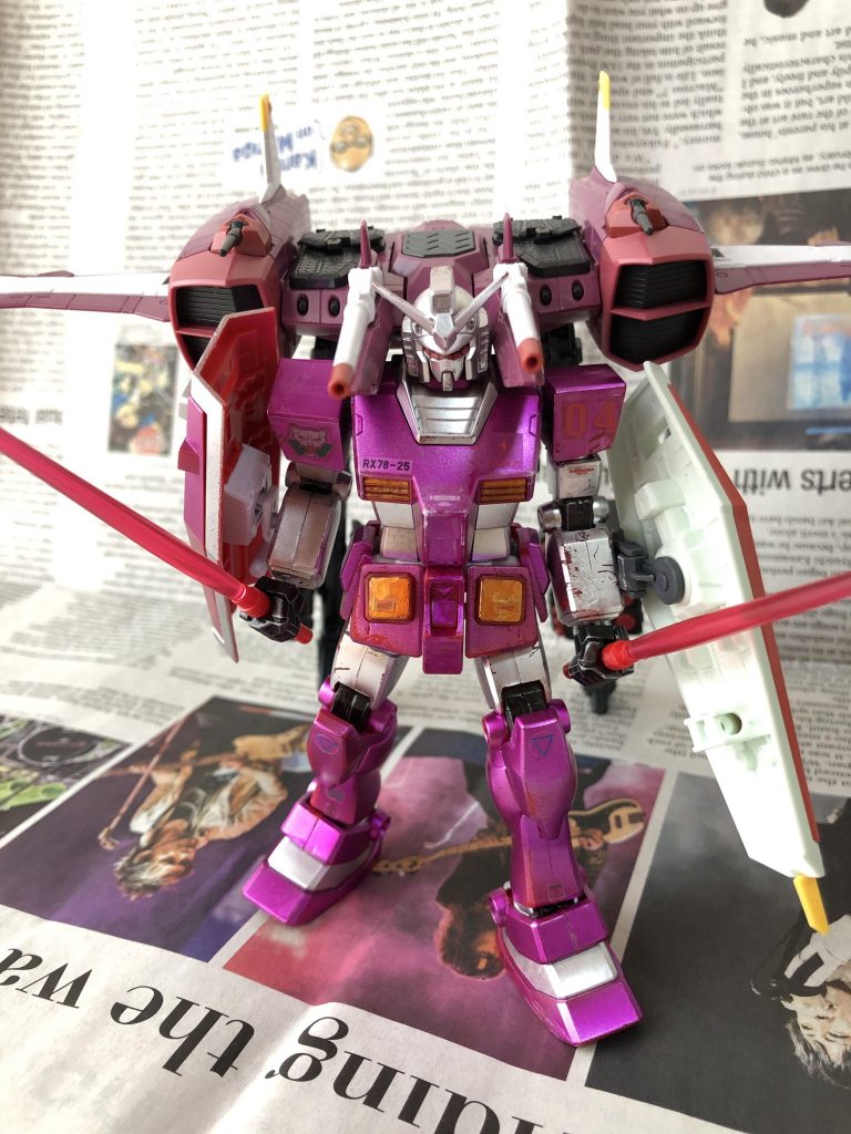 ベースはフリマで買ったユニクロガンダム(800円)。色が気に入らないので全部塗り直しました。笑