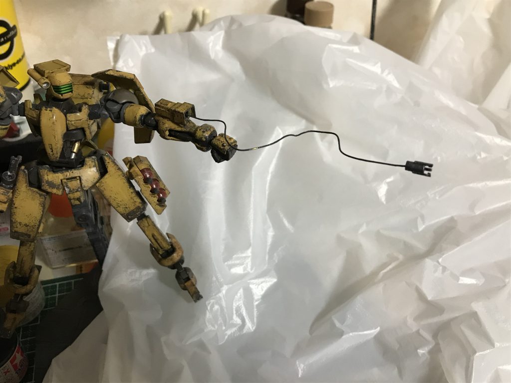 左腕のグラップルリングは射出可能