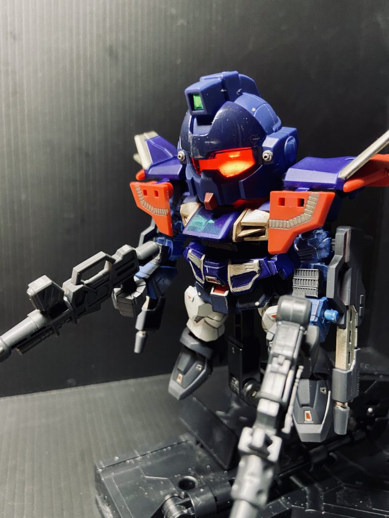 フライヤーとの合体も可能。エアマスタースタイルとなる。手が大きくなるので、SDCS装備が装着可能となる。