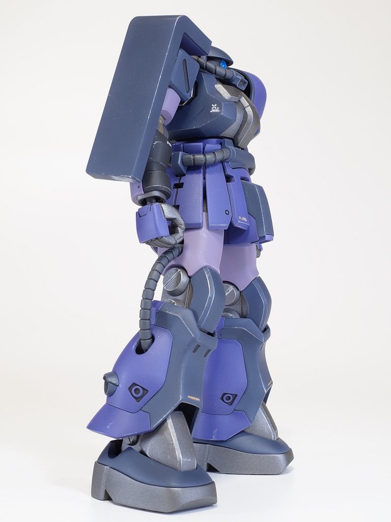 側面2盾は特にやらかしがひどい表面処理が甘くザラザラです。トップコート中に水が噴き出したのもココ