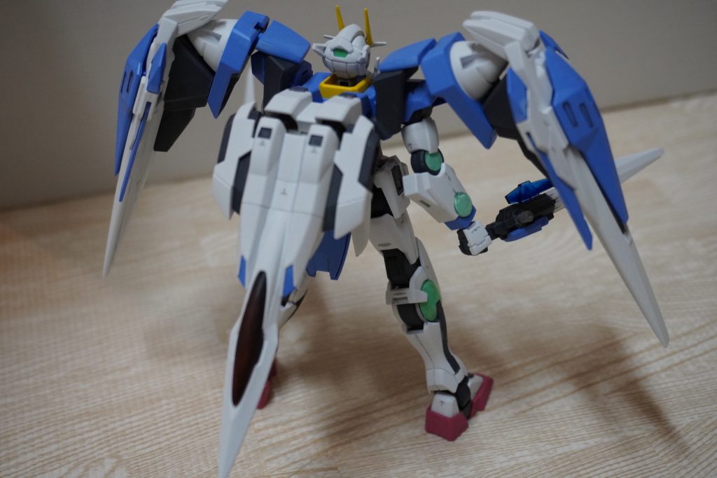 オーライザーのコックピットハッチはクリアパーツでしたが、劇中のイメージを元にクリアブラウンで塗装の上で#1000の紙やすりを当てています。