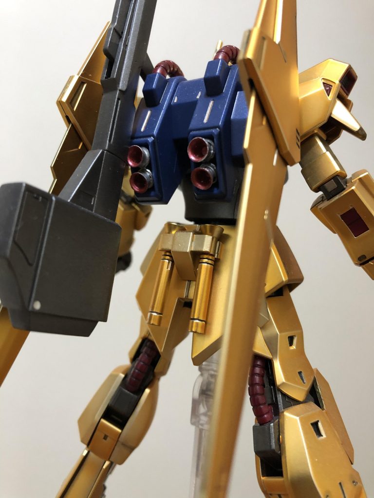 武器類は合わせ目を消してスターブライトアイアンベースに余ってるメタリック系のグレーを適当に混ぜてそれなりの色に仕上げてあります。