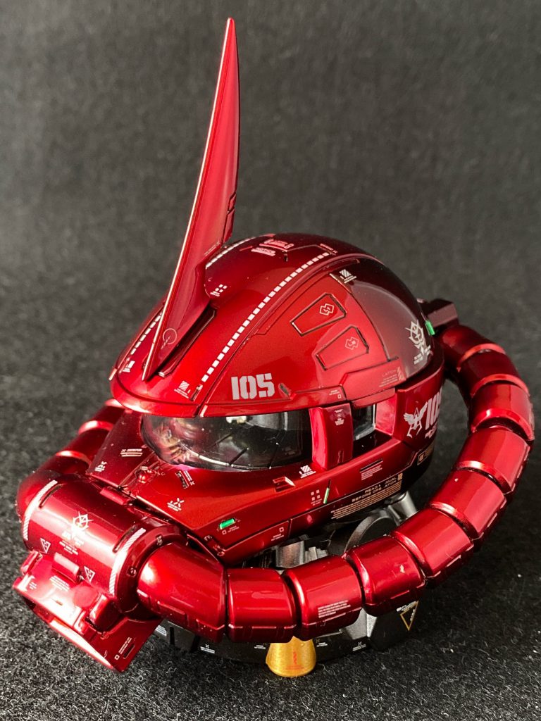 最初グラデーション入れてたんですがしっくりこなくて2色塗装失敗込みでクリアーまで13層(*´-`)デカール 段差消したりするの楽しいですね