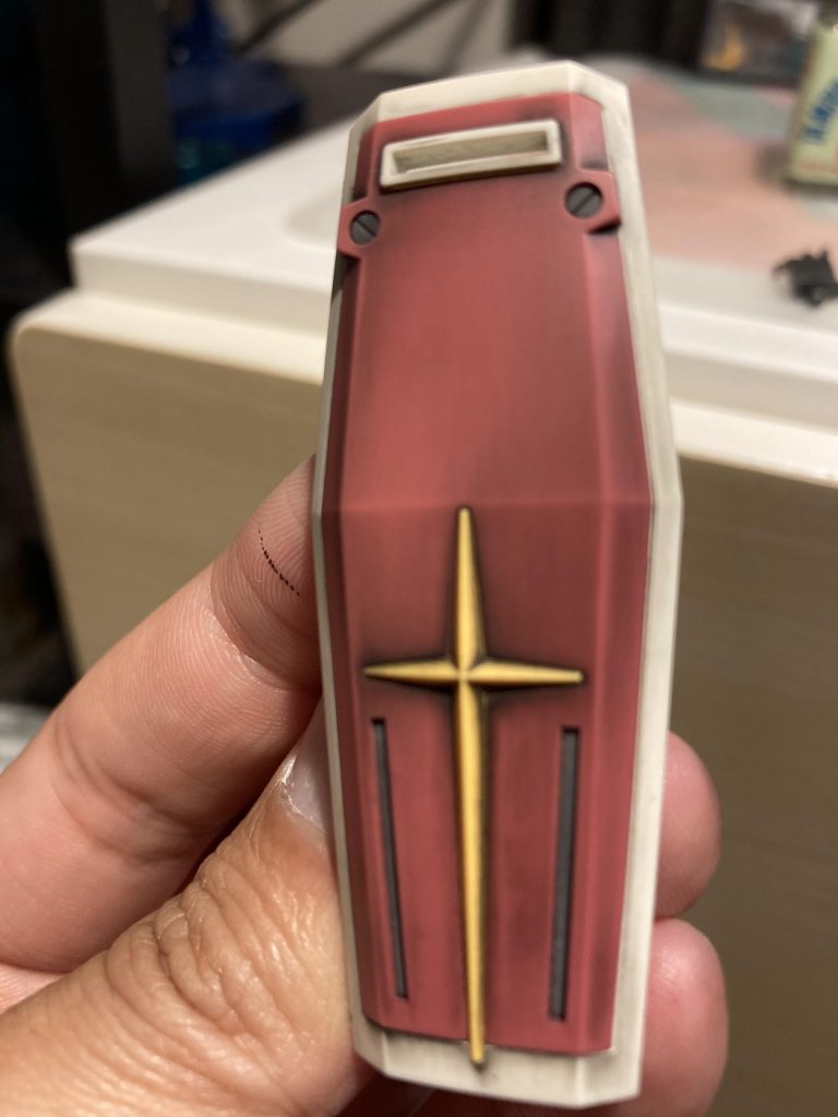 シールドは落とす部分と残す部分に強弱をつけてスポンジで擦りました。リアルな質感をイメージしながら作業しました。