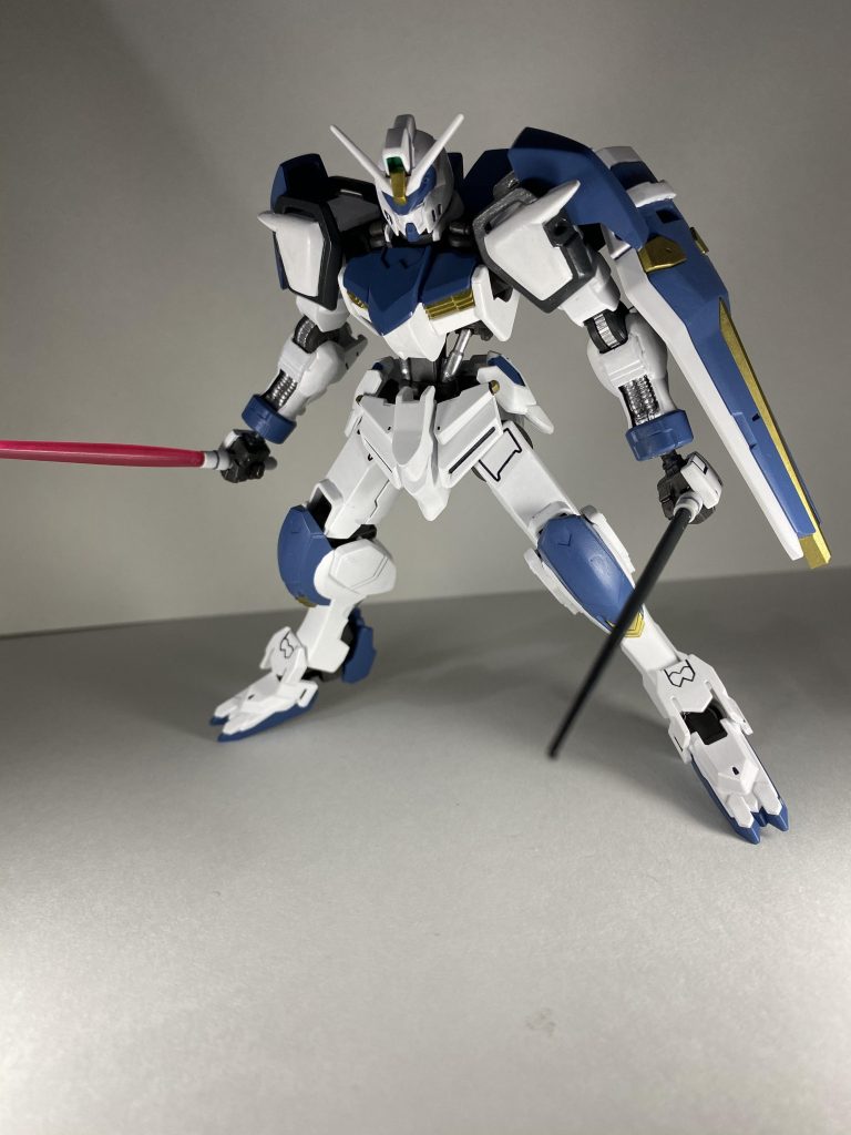 【ビームサーベル】【バーストサーベル】デュエルと言えばの二刀流は異なる二種のサーベルで再現。相手に合わせた柔軟な対応が可能です。