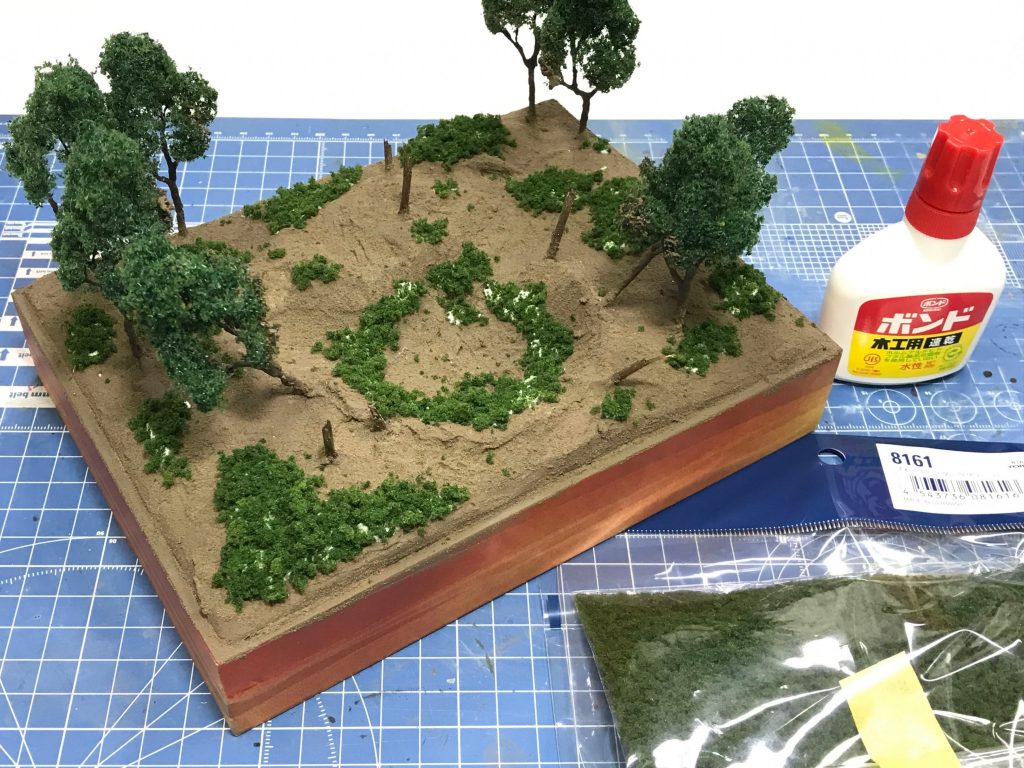 Nゲージ用のフォーリッジを木工ボンドで植え付け