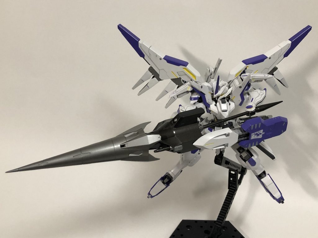 上の武器欄には載せるの忘れてましたが、本機にはちゃんとドリルランス(改造)とダインスレイブを装備させる予定でした。ただ、パイロット本人による、取り回しの悪さとダインスレイブが非人道的過ぎるとの言及により没案となったという設定。……単純に重すぎてこのポーズ取らせるだけで力つきました。これ持たせてかっこいいポーズ取らせてる人見てみたいですw