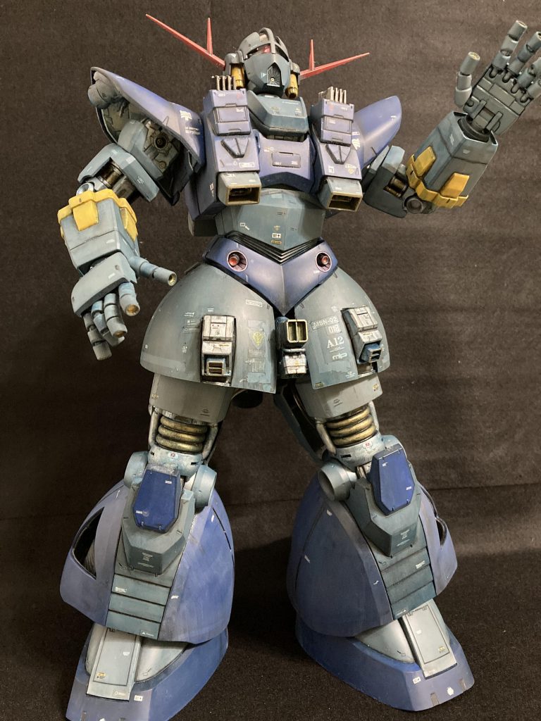 キットのフレームが凝っていたので幾つかの部分をスケルトン風にしてみました。