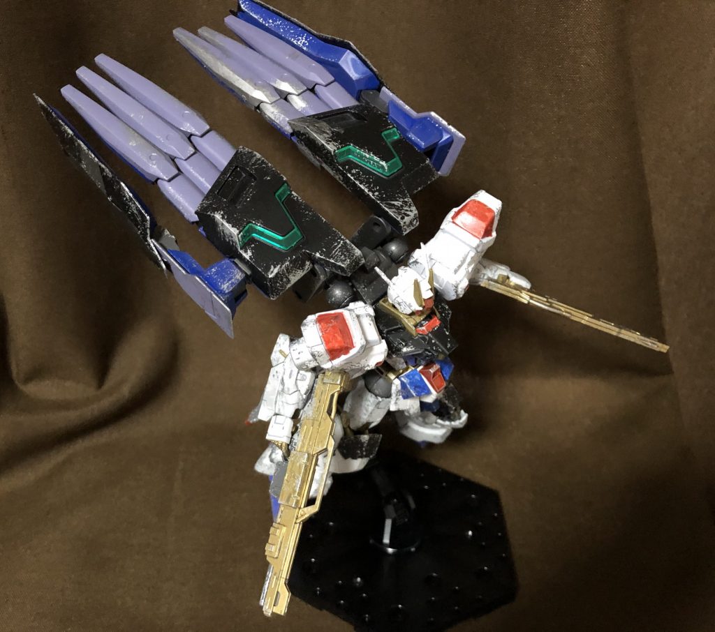 《ファトゥム-02(ゼロツー)》背部にマウントされたMS支援空中機動飛翔体。本来はインフィニットジャスティス用に設計された換装パーツプランの一つであり、遠近両方に対応した万能型ユニットを想定されていた。しかしメサイア攻防戦においてアスラン・ザラがデスティニーガンダムに破れ戦死したため、本ユニットはキラ・ヤマトの乗機であるフリーダムへと受け継がれた。ファトゥム-00及び01と同じく本体との装着時はメインスラスターとして機能するほか、本体から分離させて遠隔操作や自律AIでのオート運用が可能となっている。